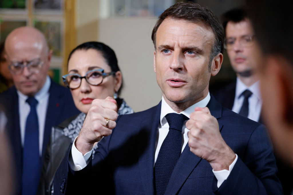 De "véritables héros", a salué Emmanuel Macron : un Français et son ami ont repoussé l'assaillant en Australie