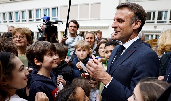 Emmanuel Macron demande le lancement d’une grande concertation sur la violence des mineurs