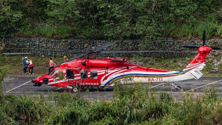 Séisme à Taïwan: 13 morts selon le dernier bilan, des touristes évacués par hélicoptères