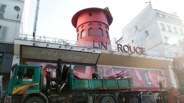 Chute des ailes du Moulin Rouge: ce n’est pas un acte de malveillance, assure la direction