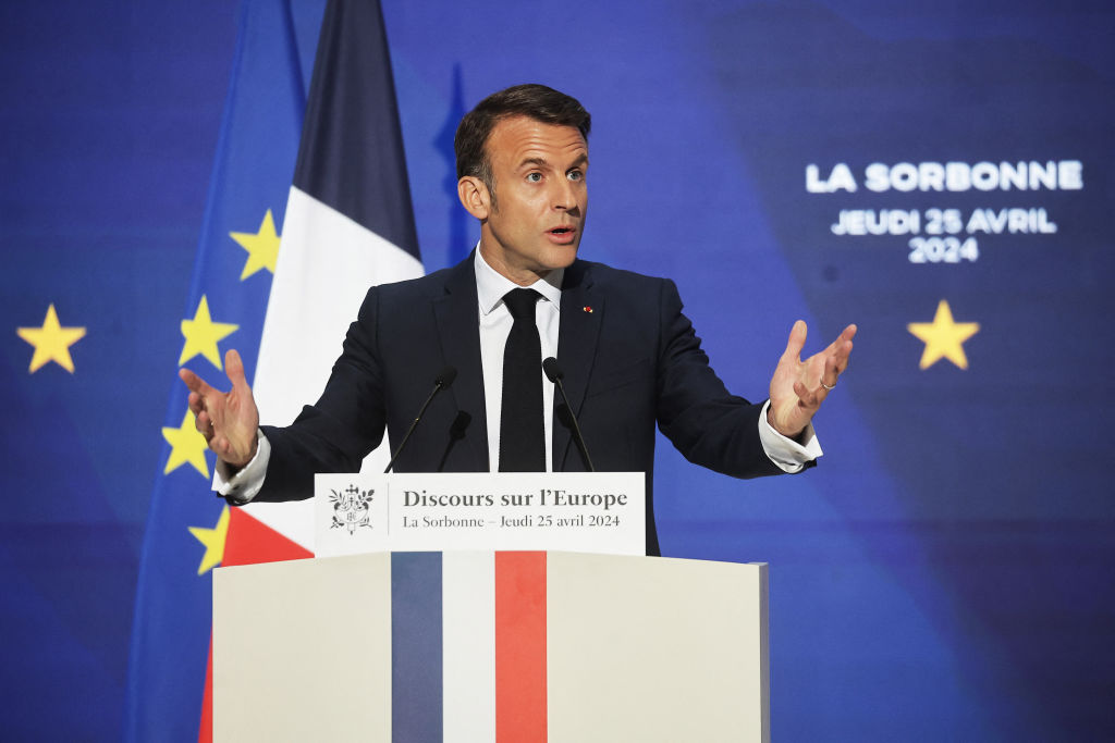 Défense européenne: Emmanuel Macron déclenche une vague de critiques après ses propos sur l'arme nucléaire