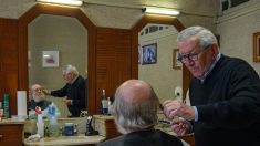 À 90 ans, le coiffeur Roger Amilhastre ne compte pas déposer les ciseaux