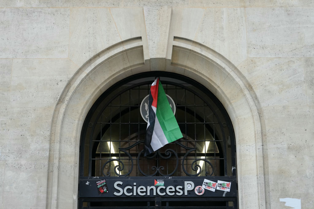 L'entrée de Sciences Po bloquée dans la nuit, la mobilisation pro-palestinienne se poursuit