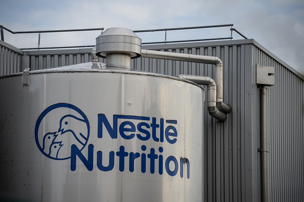 Nestlé réfute les accusations de double standard dans les aliments pour bébé des pays pauvres