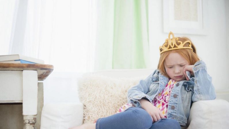 Beaucoup d'entre nous ne veulent pas voir leurs filles et petites-filles continuer à jouer les princesses arrogantes, prêtes à réprimander à tout moment quiconque les contrarie. (JGI/Jamie Grill/Getty Images)