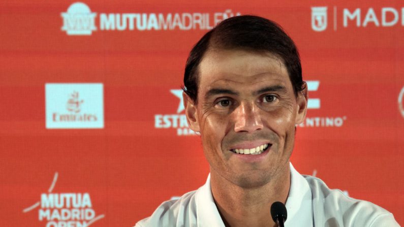 Rafael Nadal, qui tente un dernier retour à bientôt 38 ans, ne jouera dans un mois à Roland-Garros, la terre chérie de ses quatorze sacres, que s'il se sent "suffisamment prêt". (Photo : THOMAS COEX/AFP via Getty Images)