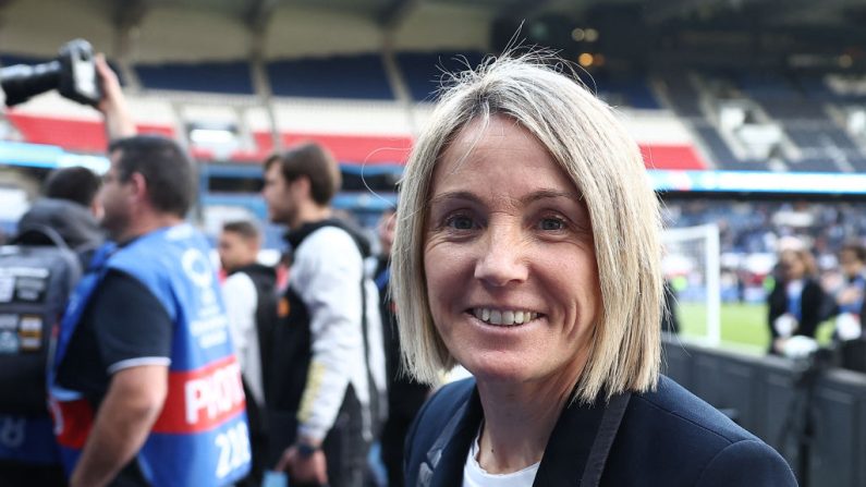 Le trophée de la meilleure coach de la saison 2023-24 de D1 féminine est allé, comme l'an passé, à la Lyonnaise Sonia Bompastor. (Photo : FRANCK FIFE/AFP via Getty Images)