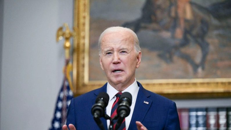 Le président Joe Biden s'exprime sur l'effondrement du pont de Baltimore dans la salle Roosevelt de la Maison-Blanche, le 26 mars 2024. (Pedro Ugarte/AFP via Getty Images)