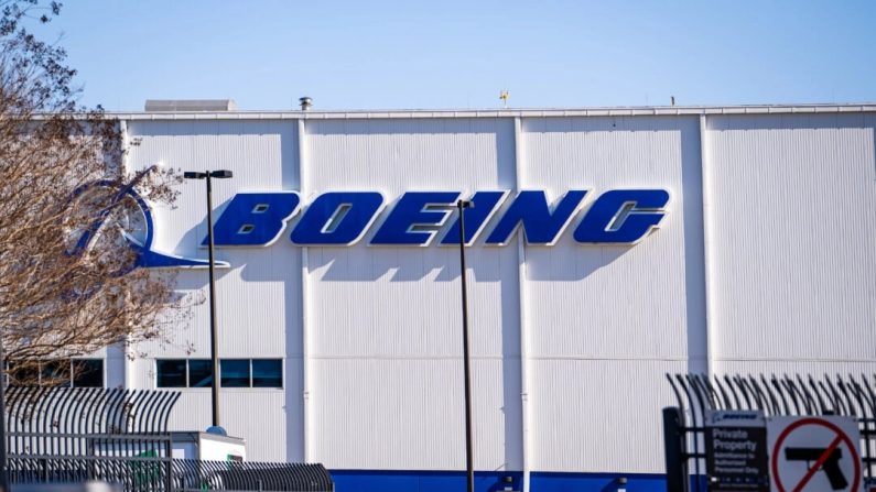 Une installation d'assemblage d'avions Boeing sur le terrain de la base aérienne et de l'aéroport international de Charleston, en Caroline du Sud, le 26 février 2024. (Madalina Vasiliu/Epoch Times)