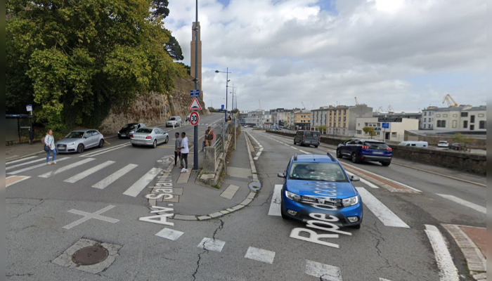C’est près du rond-point qui donne sur la rampe d’accès au port de Brest que s’est produit l’accident ayant coûté la vie à une jeune femme de 24 ans, ce dimanche 31 mars 2024. (Capture d’écran Google Maps)