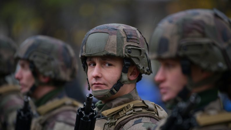 Les jeunes sondés sont également favorables au retour du service militaire. (Photo: Cristi Dangeorge/Shutterstock)