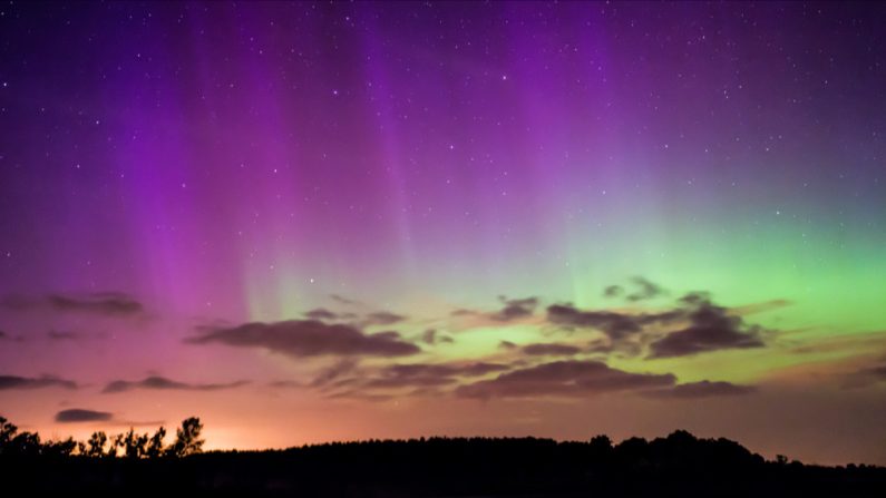 Les aurores boréales étaient facilement observables au milieu des étoiles. (Photo: Paul Sparks/Shutterstock)