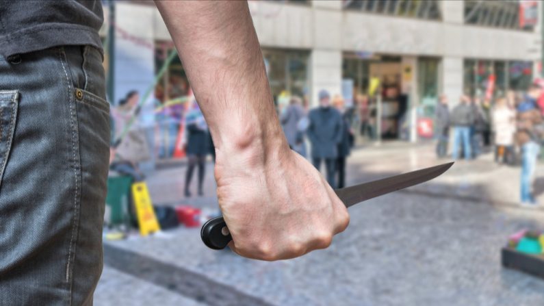 La décision questionne, à l'heure où les agressions à l'arme blanche se multiplient partout sur le territoire français. (Photo: vchal/Shutterstock)