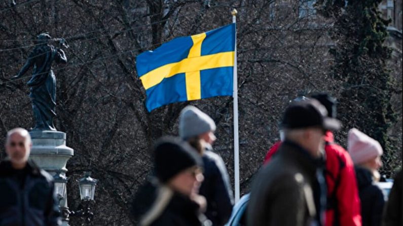 Drapeau suédois à Stockholm le 4 avril 2020. (Jonathan Nackstrand/AFP via Getty Images)