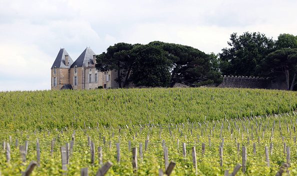 La justice confisque neuf châteaux viticoles du Bordelais propriété d’un magnat chinois