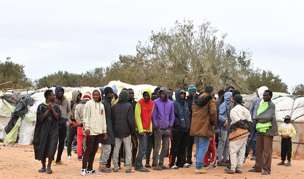 Tunisie : des centaines de manifestants réclament « le départ » des migrants d’Afrique subsaharienne
