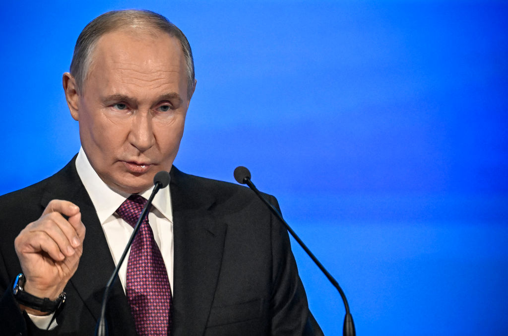 Exercices nucléaires : Vladimir Poutine appelle son armée à se tenir prête à protéger le pays