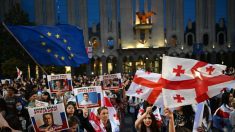 Géorgie : des dizaines de milliers de manifestants de nouveau dans la rue