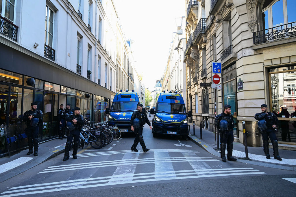 Sciences Po Paris : l'école est fermée, tandis que les forces de l'ordre procèdent à l'expulsion des manifestants