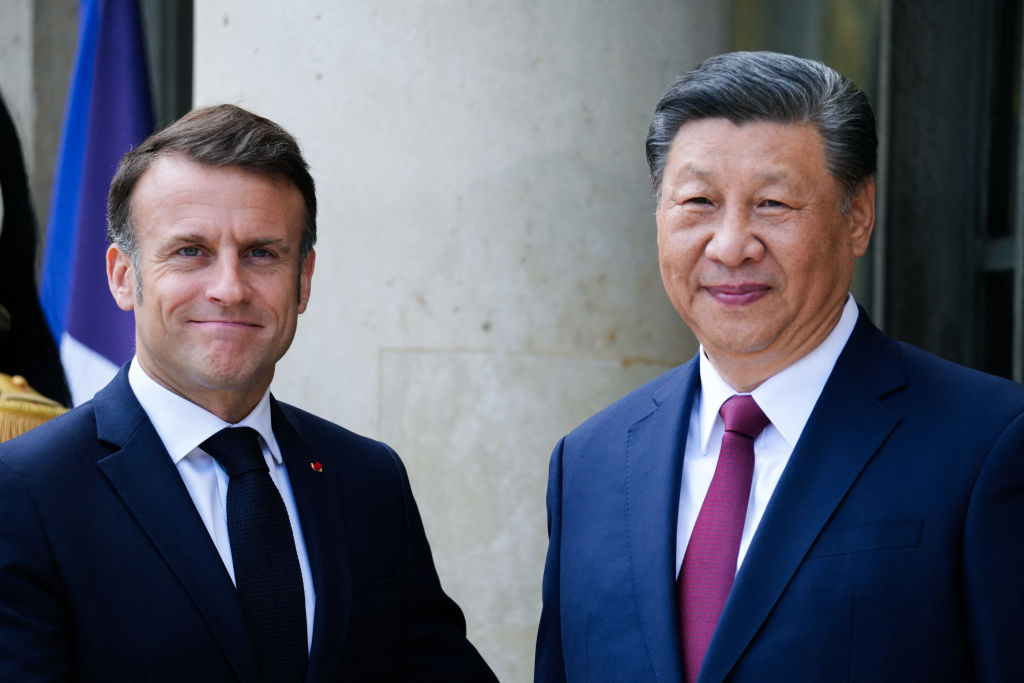 Rencontre Macron-Xi Jinping : le "en même temps" du Figaro