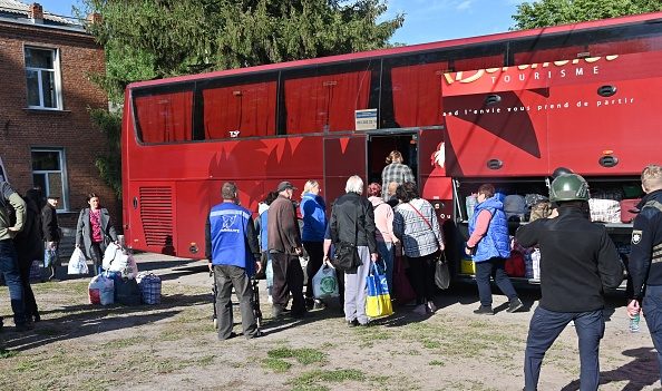 Ukraine : des centaines de personnes évacuées dans la région de Kharkiv après l’attaque russe