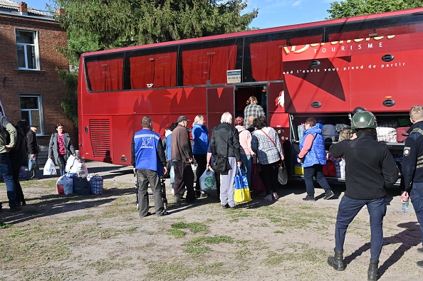 Ukraine : des centaines de personnes évacuées dans la région de Kharkiv après l'attaque russe