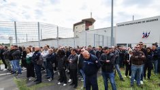 « La pénitentiaire en deuil » : blocages de prisons après l’attaque mortelle d’un fourgon pénitentiaire