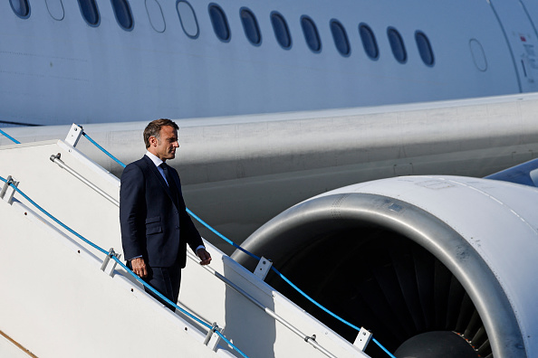 "Il faudra revivre ensemble" : la visite éclair d'Emmanuel Macron en Nouvelle-Calédonie pour débloquer la situation