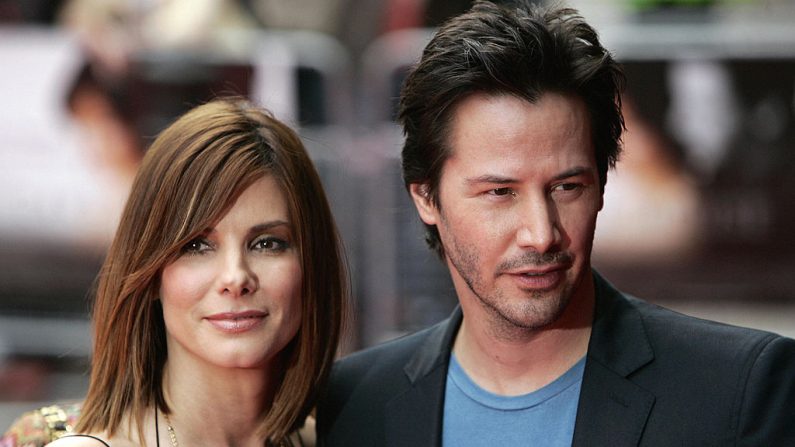 Keanu Reeves et Sandra Bullock à Londres, le 19 juin 2006. (Photo: SHAUN CURRY/AFP via Getty Images)