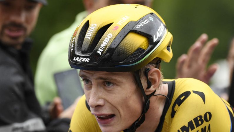 Jonas Vingegaard, gravement accidenté début avril lors du Tour du Pays basque, a effectué sa première sortie à vélo mardi, affirmant dans une vidéo qu'il allait "de mieux en mieux". (Photo : MIGUEL RIOPA/AFP via Getty Images)