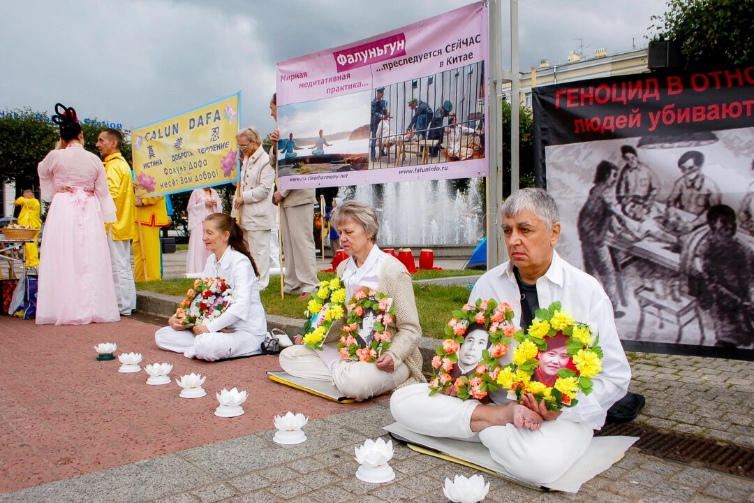 Dans un contexte de resserrement de ses liens avec la Chine, la Russie perquisitionne le domicile de pratiquants du Falun Gong