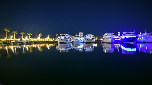 Des yachts sont amarrés à la marina d'Hurghada, station balnéaire égyptienne de la mer Rouge. (Photo /AFP via Getty Images)