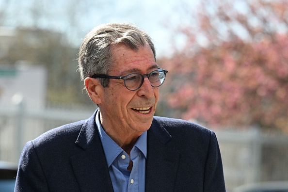 L'ancien maire de Levallois-Perret Patrick Balkany arrive au palais de justice en avril 2023. (EMMANUEL DUNAND/AFP via Getty Images)