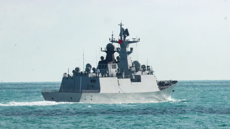 La frégate Hengyang, de la classe Jiangkai de l'armée de libération du peuple chinois, naviguant dans la zone économique exclusive de l'Australie, fournie le 11 février 2025. (Crédit photo : Ministère australien de la Défense)