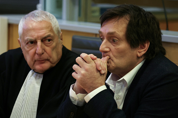 Pierre Palmade (à dr.) avant son procès au tribunal de Melun, le 20 novembre 2024. (ALAIN JOCARD/AFP via Getty Images)