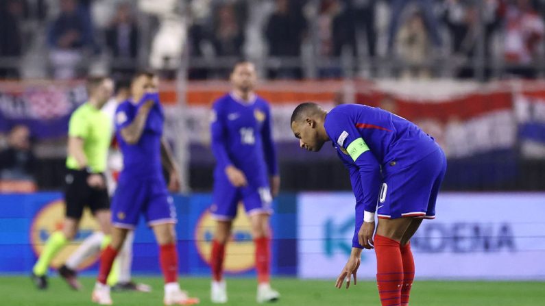 L'équipe de France est condamnée à l'exploit pour atteindre le "Final Four" de la Ligue des nations, ce soir dimanche au Stade de France, pour éviter de sombrer dans la sinistrose à un peu plus d'un an du Mondial. (Photo : FRANCK FIFE/AFP via Getty Images)