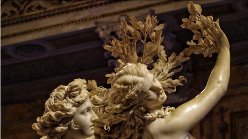 L'œuvre "Apollon et Daphné" de Gian Lorenzo Bernini dépeint la transformation de Daphné en laurier pour échapper aux poursuites d'Apollon. (Crédit photo de Stefano Chiacchiarini '74/Shutterstock)