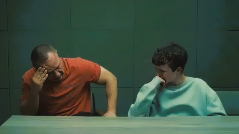 (De g. à dr.) Stephen Graham dans le rôle d'Eddie Miller, Owen Cooper dans celui de Jamie Miller, dans « Adolescence ». (Crédit photo : Netflix © 2024)