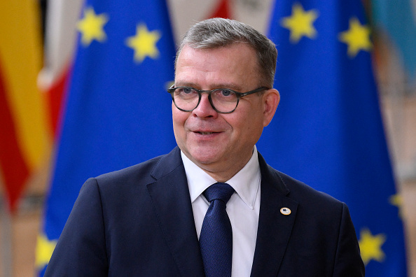 Le Premier ministre finlandais Petteri Orpo arrive pour participer à un sommet de l'UE à Bruxelles, le 17 octobre 2024. (Photo JOHN THYS/AFP via Getty Images)