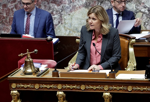 « J'ai souhaité que nous puissions saluer tout à l'heure sa mémoire. Sobrement et dignement »,  a annoncé la présidente de la chambre basse Yaël Braun-Pivet. (Photo STEPHANE DE SAKUTIN/AFP via Getty Images)