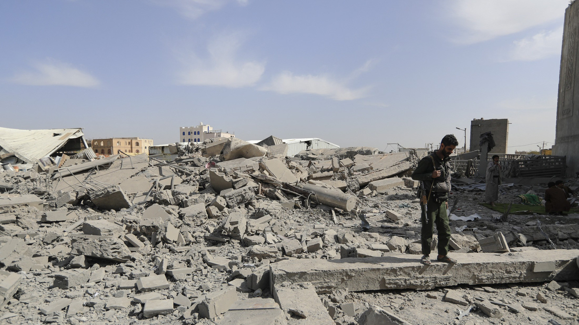L'armée américaine déclare avoir touché plus de 800 cibles dans ses frappes contre les Houthis