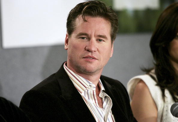 Val Kilmer en 2005 lors d'une conférence de presse à Toronto pour le film Kiss Kiss Bang Bang. (Evan Agostini/Getty Images)