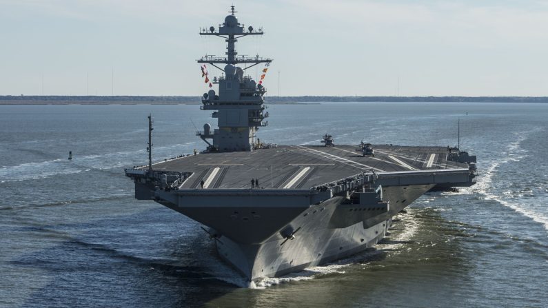 Le USS Gerald R. Ford (CVN 78) fait route par ses propres moyens pour la première fois le 8 avril 2017 à Newport News, en Virginie. (Photo prise par le spécialiste en communication de 2e classe Ridge Leoni/U.S. Navy via Getty Images)