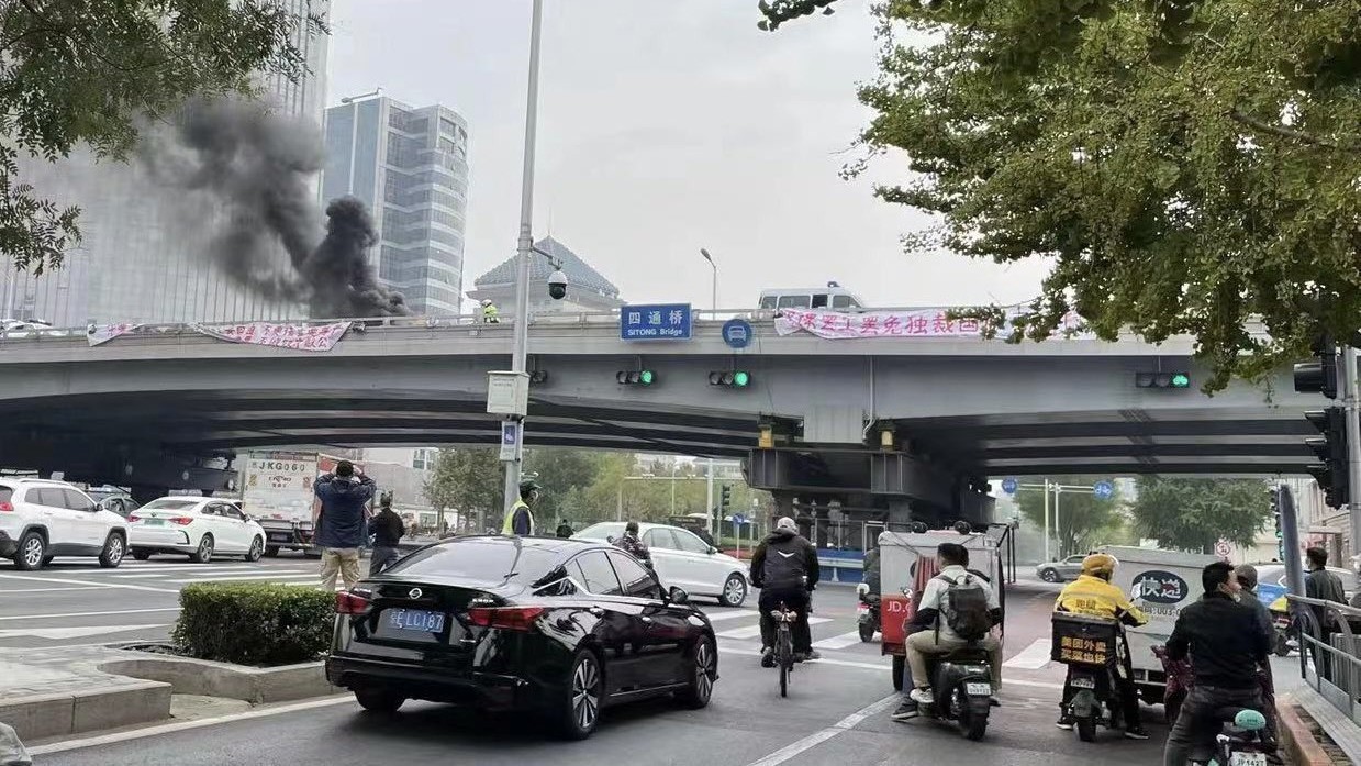 Panique des hauts dirigeants chinois après la réaction tardive de la police à des banderoles anti-PCC