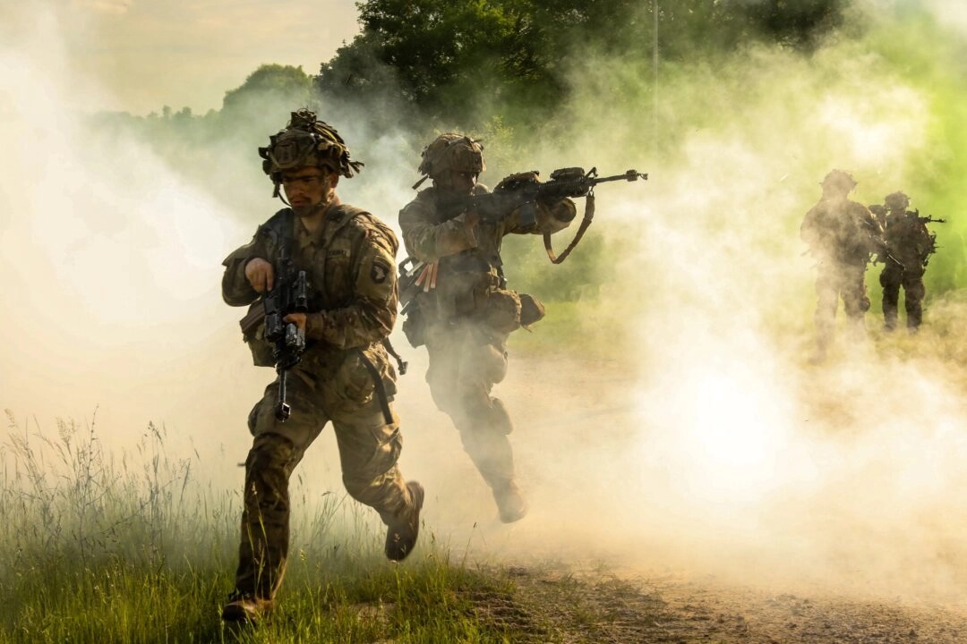 Les dépenses militaires mondiales ont dépassé les 2700 milliards de dollars, selon un rapport