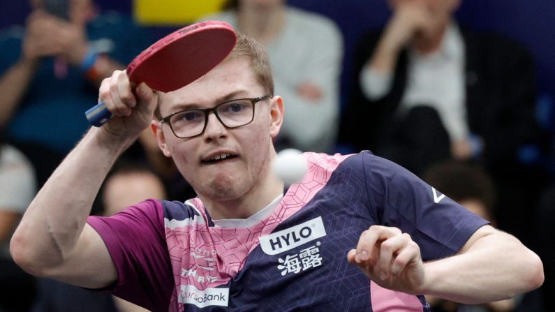 De retour de blessure, Alexis Lebrun a éliminé sans problème le Togolais Kokou Fanny (181e mondial) 4-0 samedi pour son entrée en lice aux championnats du monde au Qatar. (Photo : GEOFFROY VAN DER HASSELT/AFP via Getty Images)
