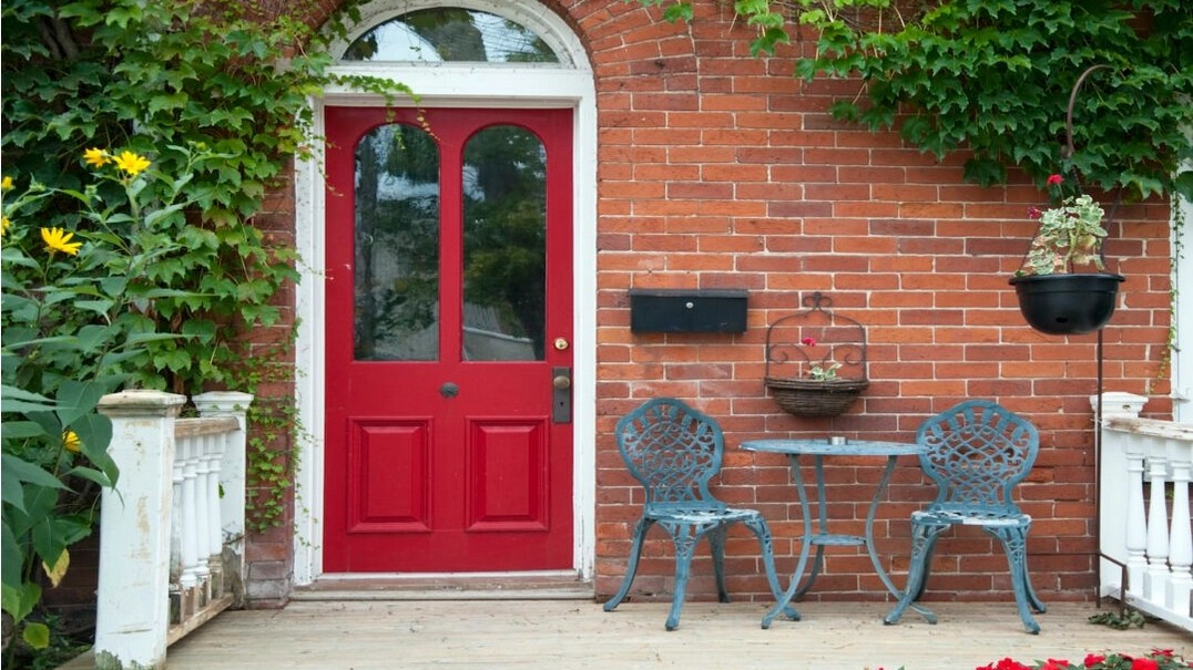 Neuf choses à faire et à ne pas faire pour choisir la meilleure couleur de la porte d'entrée