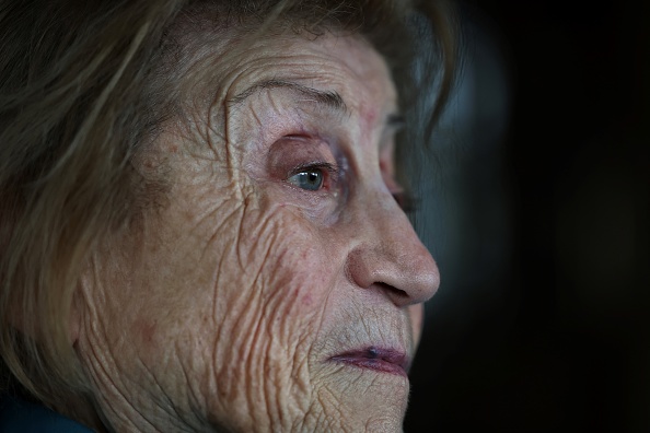 Marie Vaislic pose pour une photo chez elle à Toulouse, le 21 février 2024. (VALENTINE CHAPUIS/AFP via Getty Images)