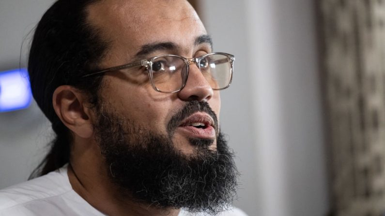 L'imam de la mosquée des Bleuets, l'imam Ismail, tient une conférence de presse dans les locaux voisins de la mosquée, à Marseille, le 9 septembre 2024. (MIGUEL MEDINA/AFP via Getty Images)