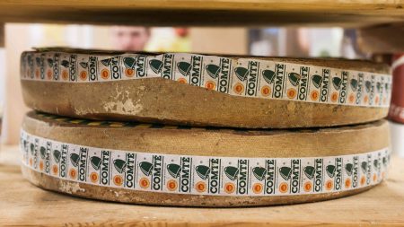 Le comté dans le viseur des écologistes : « Il faut arrêter d’en manger », fulmine un militant